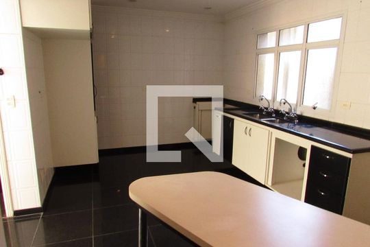 Cozinha de casa à venda com 4 quartos, 350m² em Jardim Leonor, São Paulo