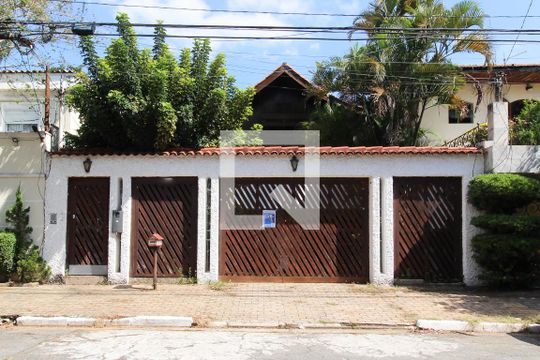 Fachada de casa à venda com 3 quartos, 480m² em Indianópolis, São Paulo