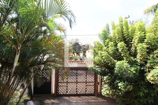 Vista de casa à venda com 3 quartos, 480m² em Indianópolis, São Paulo
