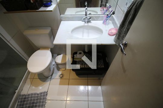 Banheiro de apartamento à venda com 2 quartos, 57m² em Vila Antonieta, São Paulo