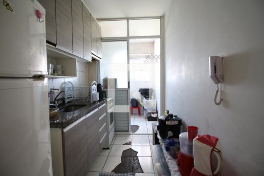 Cozinha de apartamento à venda com 2 quartos, 57m² em Vila Antonieta, São Paulo