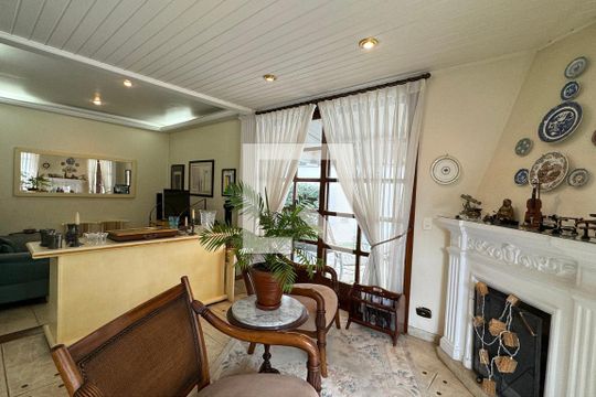 Sala de casa de condomínio à venda com 5 quartos, 400m² em Residencial Tres (alphaville), Santana de Parnaíba