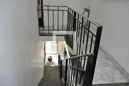 Escada de casa à venda com 4 quartos, 191m² em Pilares, Rio de Janeiro