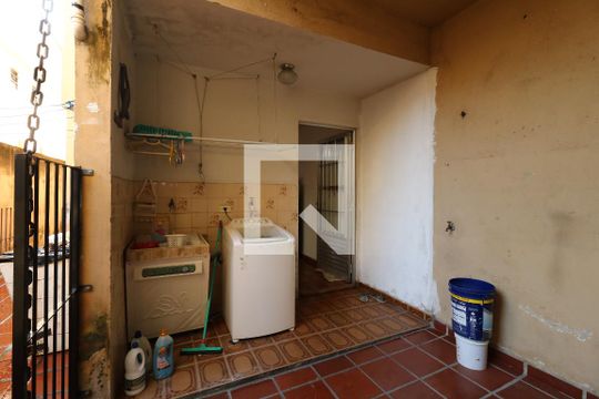Área de Serviço de casa à venda com 3 quartos, 193m² em Jardim Ocara, Santo André
