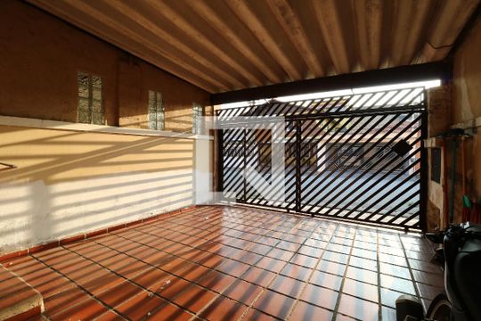 Garagem de casa à venda com 3 quartos, 193m² em Jardim Ocara, Santo André