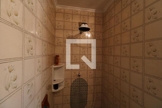 Banheiro Social de casa à venda com 3 quartos, 193m² em Jardim Ocara, Santo André