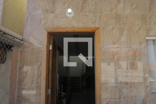 Sacada de casa à venda com 3 quartos, 200m² em Parque Imperial, São Paulo