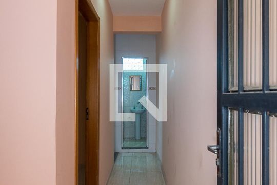 Corredor de casa à venda com 1 quarto, 56m² em Brás de Pina, Rio de Janeiro
