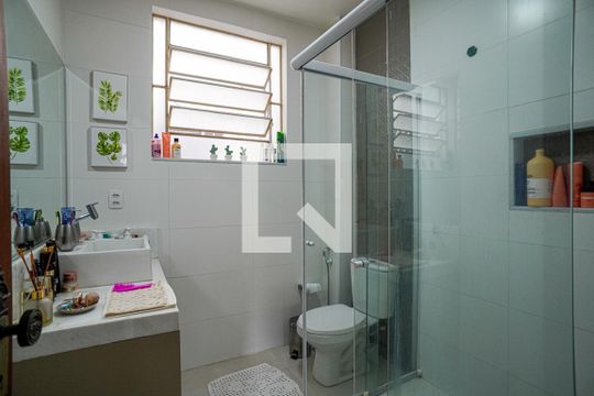 Banheiro de apartamento à venda com 2 quartos, 77m² em Icaraí, Niterói