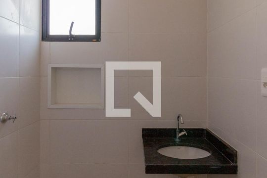 Banheiro de apartamento à venda com 2 quartos, 46m² em Vila Santa Isabel, São Paulo