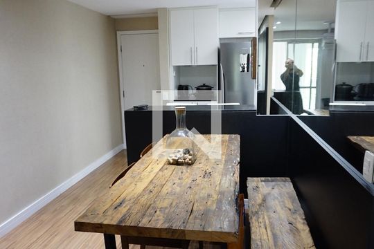 Sala de apartamento para alugar com 2 quartos, 70m² em Camorim, Rio de Janeiro