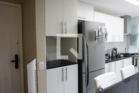 Cozinha de apartamento para alugar com 2 quartos, 70m² em Camorim, Rio de Janeiro