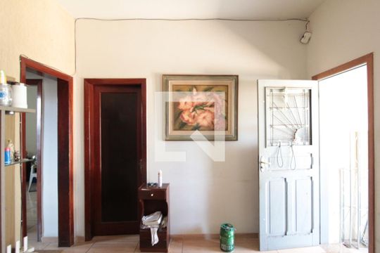 Sala de casa à venda com 3 quartos, 110m² em Universitário, Belo Horizonte