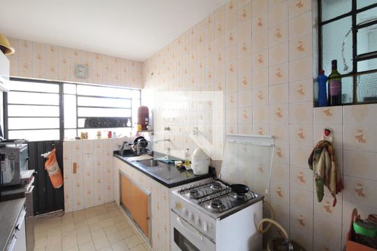 Cozinha de casa à venda com 3 quartos, 110m² em Universitário, Belo Horizonte