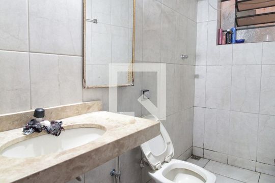 Banheiro Social de casa à venda com 3 quartos, 110m² em Universitário, Belo Horizonte
