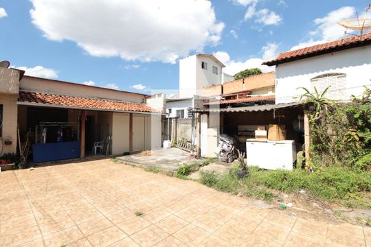 Quintal de casa à venda com 3 quartos, 110m² em Universitário, Belo Horizonte