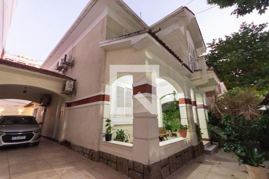 Fachada de casa à venda com 3 quartos, 200m² em Tijuca, Rio de Janeiro