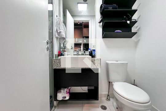 Banheiro de kitnet/studio à venda com 0 quarto, 22m² em Jardim das Acacias, São Paulo