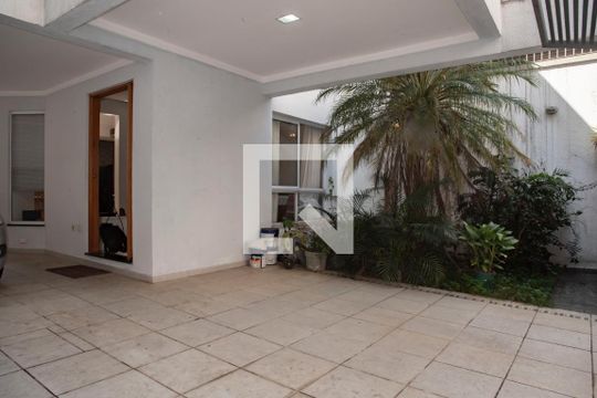 Garagem de casa à venda com 3 quartos, 240m² em Vila da Saúde, São Paulo