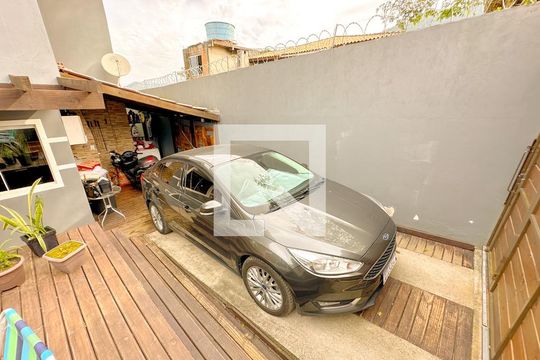 Garagem de casa para alugar com 3 quartos, 103m² em São João do Rio Vermelho, Florianópolis