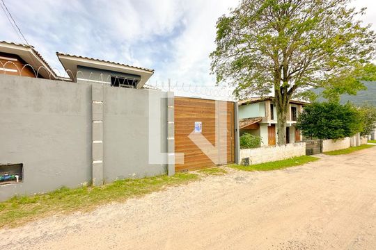 Vista da Rua de casa para alugar com 3 quartos, 103m² em São João do Rio Vermelho, Florianópolis
