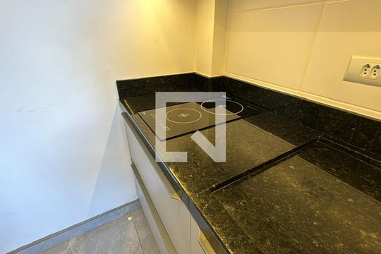 Cozinha de kitnet/studio para alugar com 1 quarto, 25m² em Mossunguê, Curitiba
