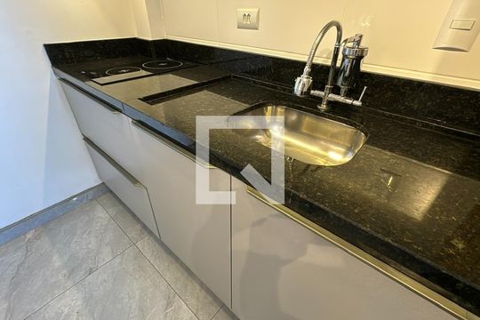Cozinha de kitnet/studio para alugar com 1 quarto, 25m² em Mossunguê, Curitiba