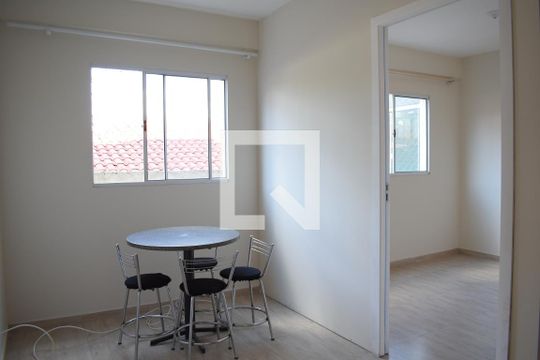 Sala de apartamento para alugar com 1 quarto, 38m² em Xaxim, Curitiba