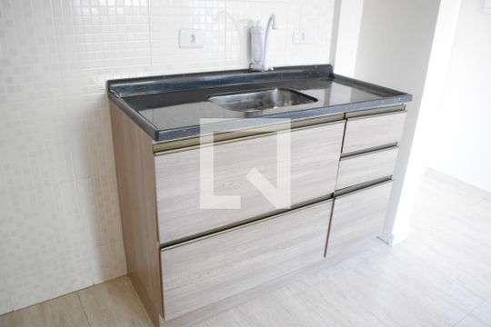 Cozinha de apartamento para alugar com 1 quarto, 38m² em Xaxim, Curitiba