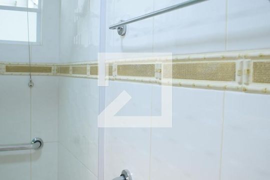Banheiro de apartamento para alugar com 2 quartos, 59m² em Pilarzinho, Curitiba