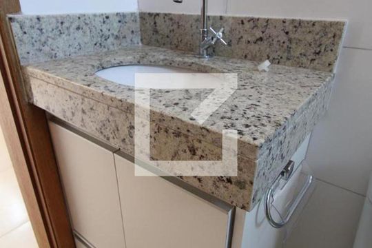 Banheiro de apartamento para alugar com 1 quarto, 28m² em Vila Nivi, São Paulo
