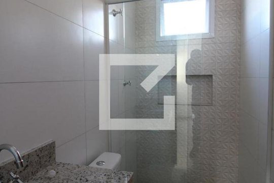 Banheiro de apartamento para alugar com 1 quarto, 28m² em Vila Nivi, São Paulo