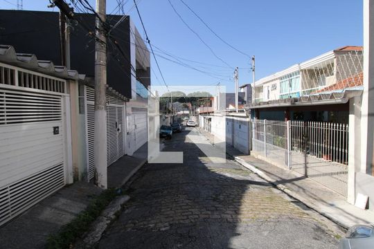 Vista da Rua de apartamento para alugar com 1 quarto, 28m² em Vila Nivi, São Paulo