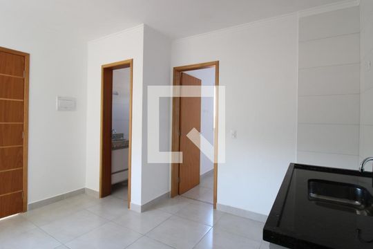 Cozinha de apartamento para alugar com 1 quarto, 28m² em Vila Nivi, São Paulo