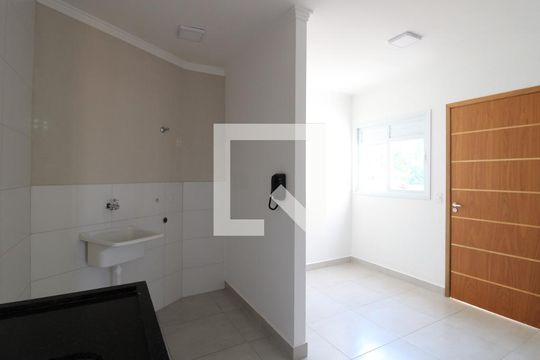 Cozinha de apartamento para alugar com 1 quarto, 28m² em Vila Nivi, São Paulo