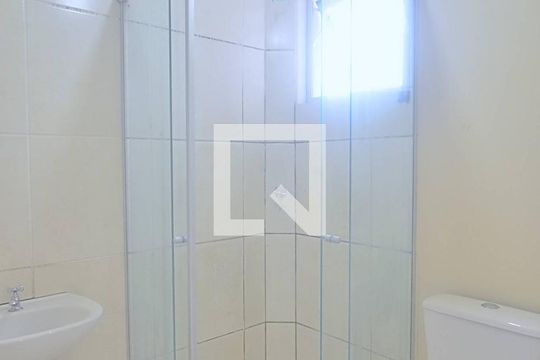 Banheiro de apartamento para alugar com 2 quartos, 49m² em Olaria, Canoas