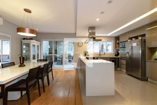 Cozinha de casa à venda com 3 quartos, 400m² em Vila Olímpia, São Paulo