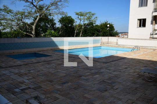 Piscina de apartamento para alugar com 2 quartos, 56m² em Centro, Cotia