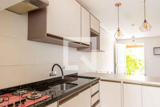 Cozinha de casa de condomínio à venda com 2 quartos, 69m² em Igara, Canoas