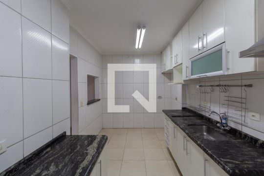 Cozinha de casa à venda com 3 quartos, 138m² em Vila Carmosina, São Paulo