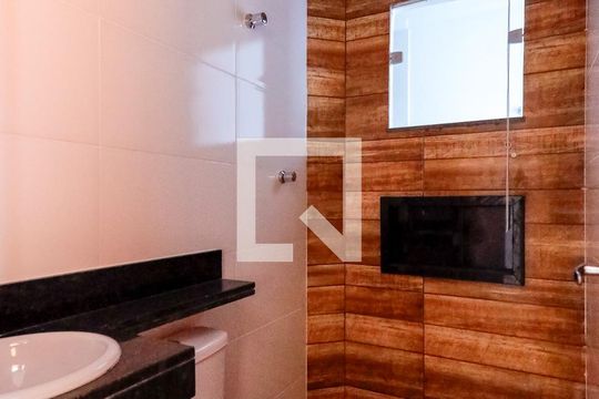 Banheiro de apartamento para alugar com 2 quartos, 40m² em Vila Romero, São Paulo