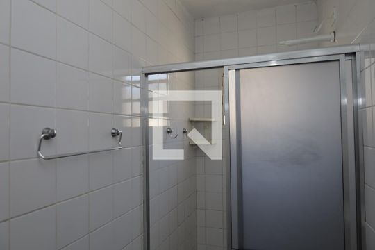 Banheiro de casa de condomínio para alugar com 2 quartos, 56m² em Vila Danubio Azul, São Paulo