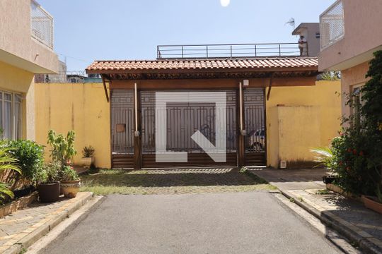Área comum de casa de condomínio para alugar com 2 quartos, 56m² em Vila Danubio Azul, São Paulo