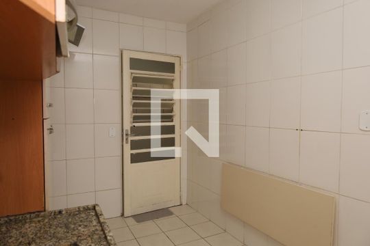Cozinha de casa de condomínio para alugar com 2 quartos, 56m² em Vila Danubio Azul, São Paulo