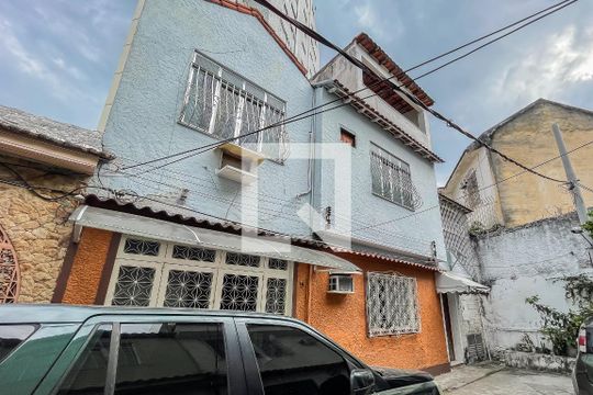 Fachada de casa à venda com 2 quartos, 96m² em Grajaú, Rio de Janeiro
