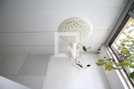 Banheiro de apartamento para alugar com 2 quartos, 60m² em Imbuí, Salvador