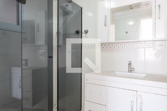 Banheiro de apartamento para alugar com 2 quartos, 70m² em Vila Osasco, Osasco