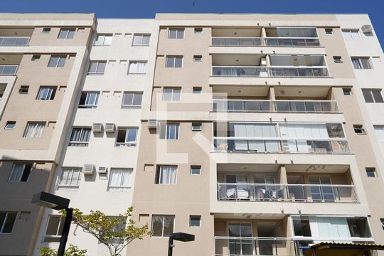 Fachada do bloco de apartamento para alugar com 2 quartos, 64m² em Camorim, Rio de Janeiro