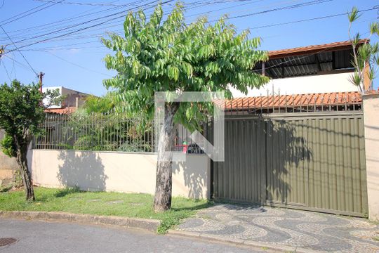 Fachada de casa à venda com 3 quartos, 400m² em Dom Bosco , Belo Horizonte