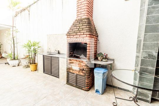 Área de serviço e churrasqueira  de casa à venda com 3 quartos, 279m² em Vila Curuca, Santo André
